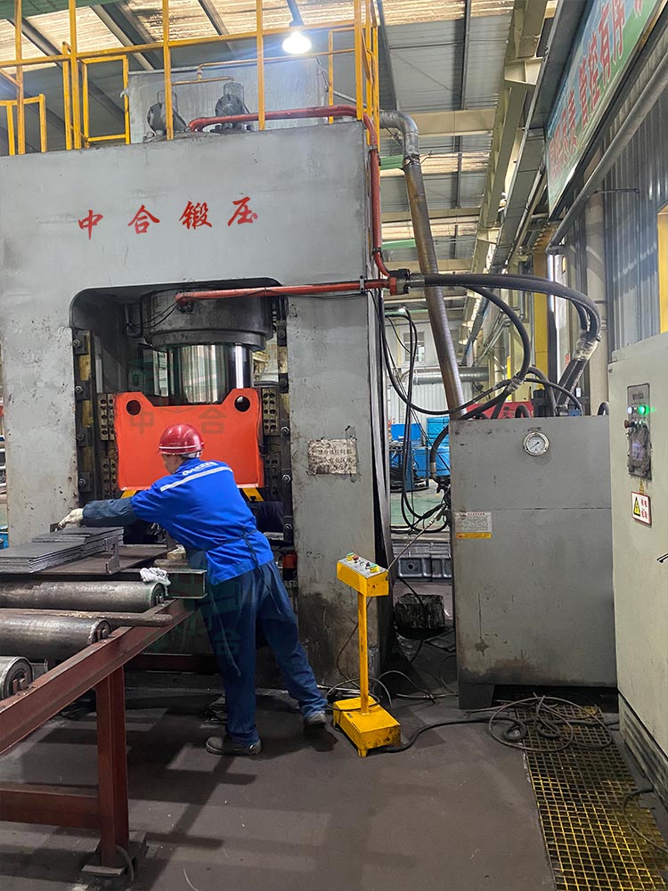 800噸錨桿托盤液壓機.jpg 800噸錨桿托盤液壓機.jpg