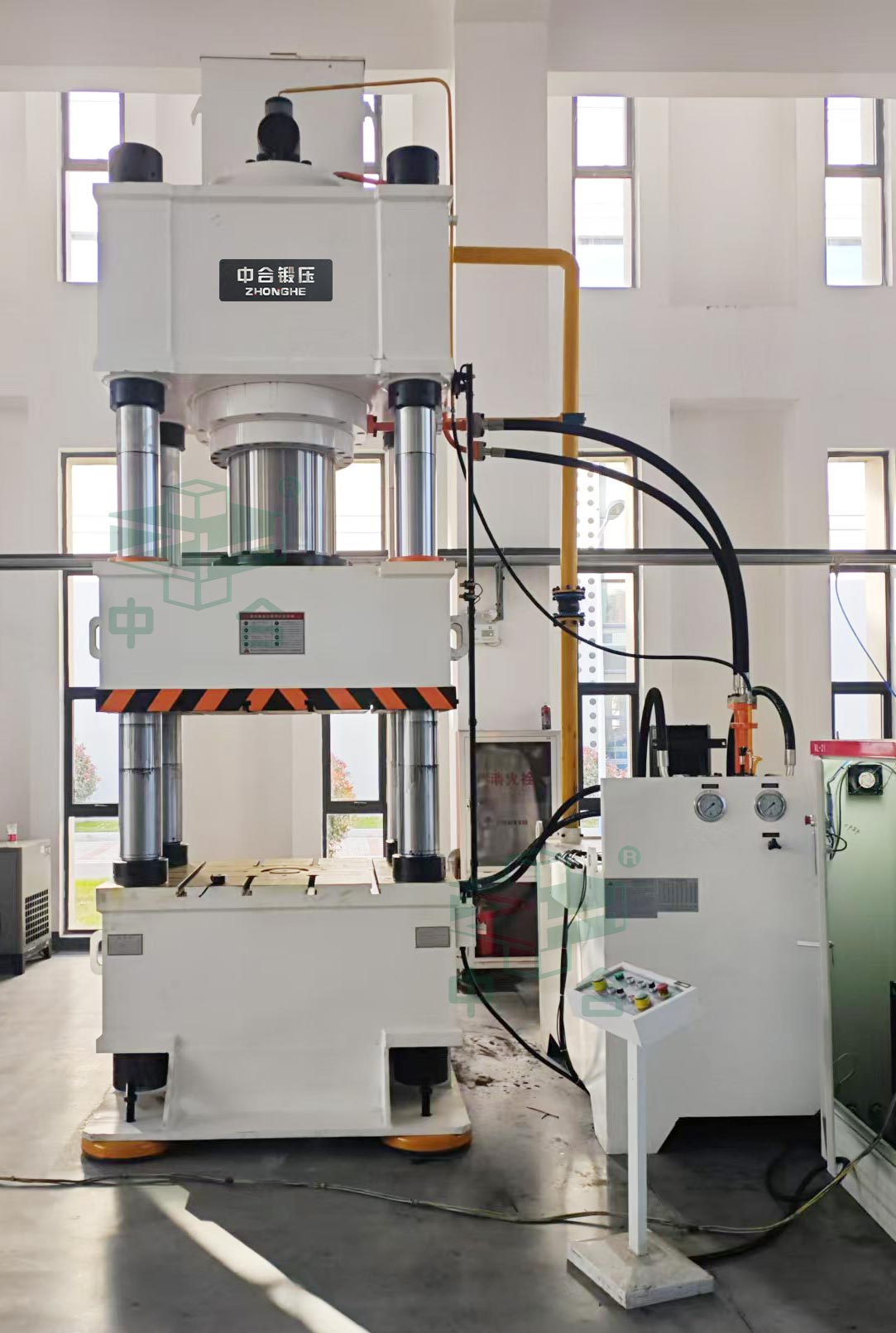 630噸伺服四柱液壓機.jpg 630噸伺服四柱液壓機.jpg