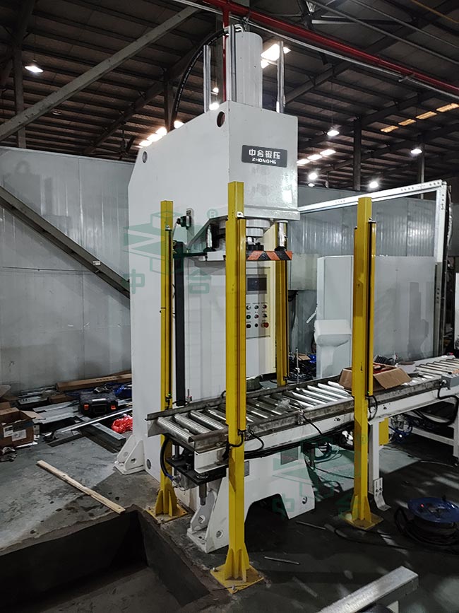 63噸定子壓裝液壓機.jpg 63噸定子壓裝液壓機.jpg