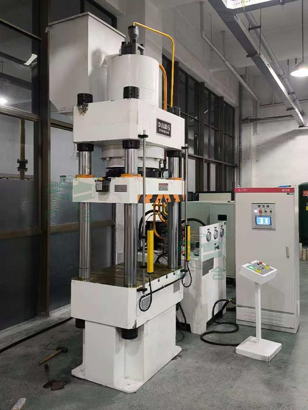 315噸三梁四柱液壓機.jpg 315噸三梁四柱液壓機.jpg