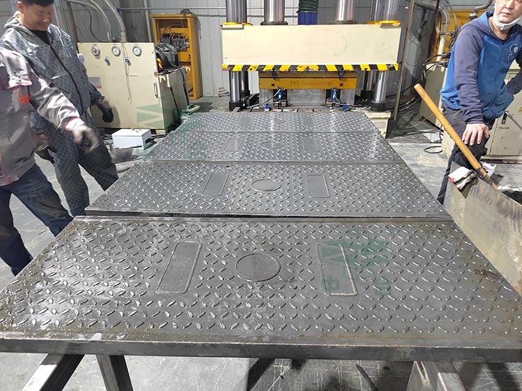 復合電纜溝蓋板.jpg 復合電纜溝蓋板.jpg