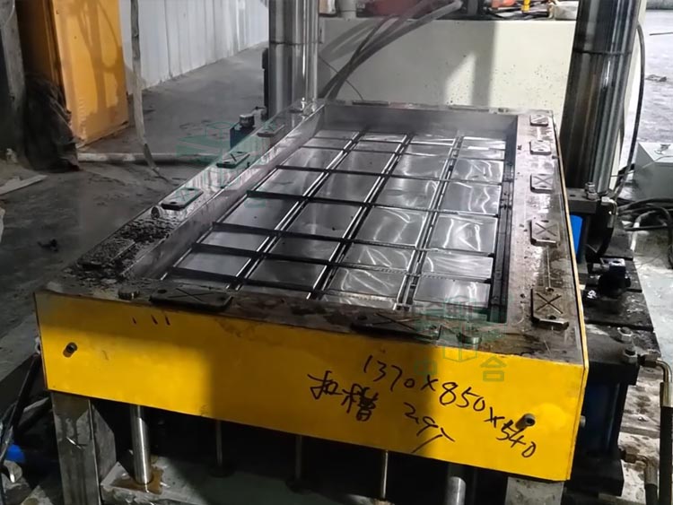 復合電纜溝蓋板模具.jpg 復合電纜溝蓋板模具.jpg