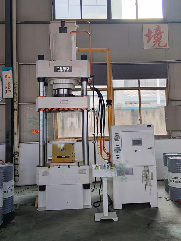 315噸防彈頭盔成型液壓機.jpg 315噸防彈頭盔成型液壓機.jpg