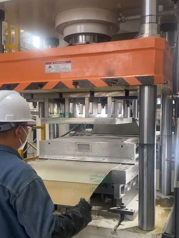 200噸粉末成型液壓機.jpg 200噸粉末成型液壓機.jpg