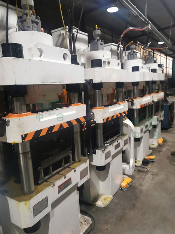 200噸熱模鍛液壓機.jpg 200噸熱模鍛液壓機.jpg