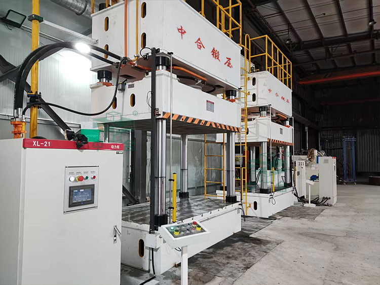 630噸四柱液壓機.jpg 630噸四柱液壓機.jpg