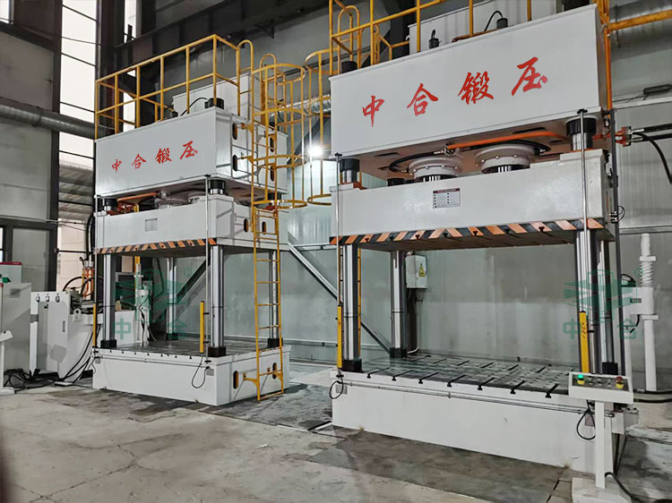 630噸拉伸液壓機現場.jpg 630噸拉伸液壓機現場.jpg