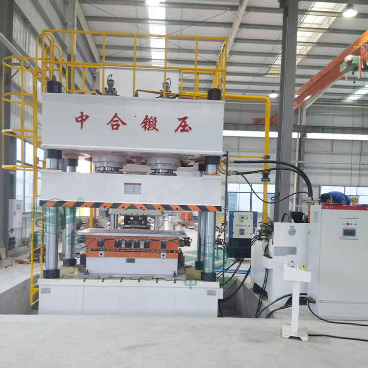 630噸四柱液壓機.jpg 630噸四柱液壓機.jpg