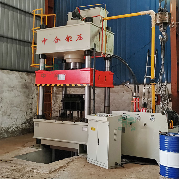 500噸四柱液壓機現場.jpg 500噸四柱液壓機現場.jpg