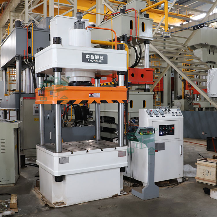 200噸四柱液壓機(jī)車間實(shí)物.jpg 200噸四柱液壓機(jī)車間實(shí)物.jpg