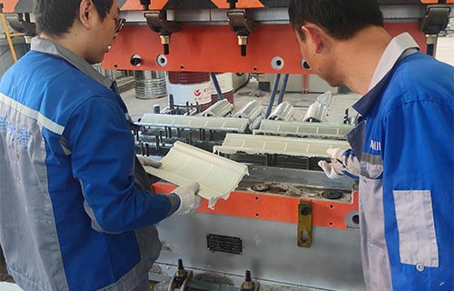 模壓仿古樹(shù)脂瓦需要多大噸位液壓機(jī)？