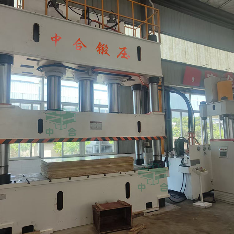800噸復合材料成型液壓機.jpg 800噸復合材料成型液壓機.jpg
