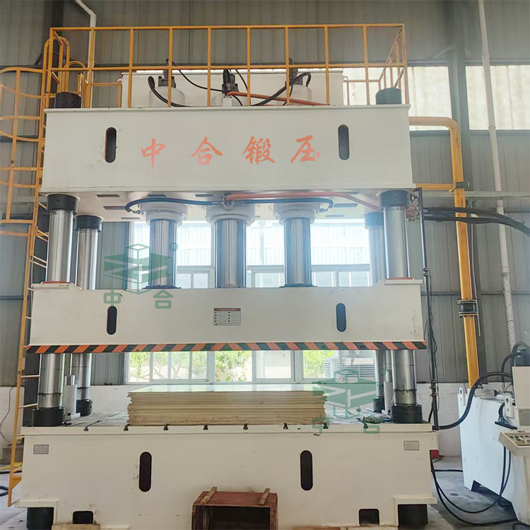 800噸四柱液壓機.jpg 800噸四柱液壓機.jpg