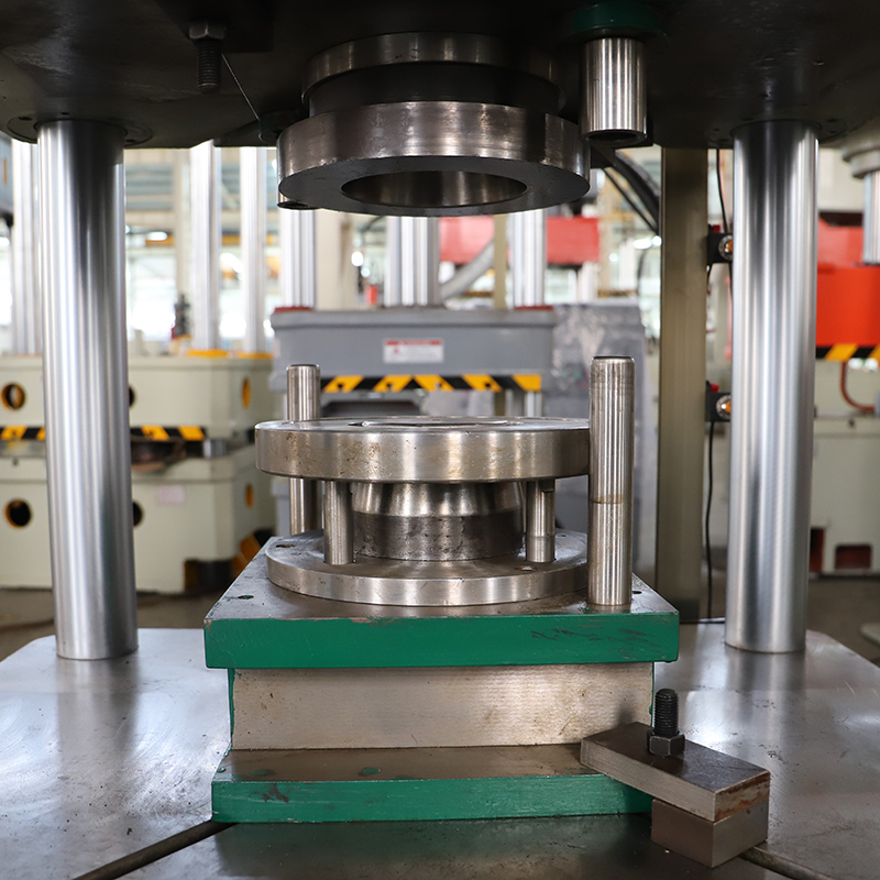 不銹鋼封頭帽(封帽)拉伸成型液壓機(圖3) 不銹鋼封頭帽(封帽)拉伸成型液壓機(圖3)