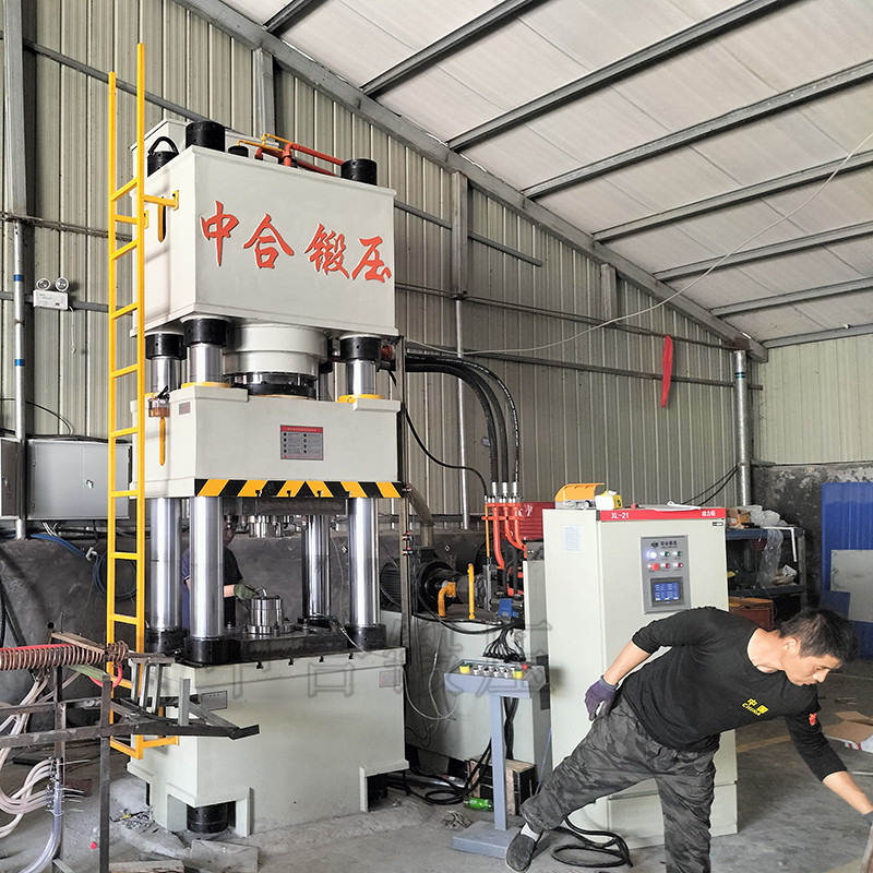 500噸伺服液壓機現場 500噸伺服液壓機現場