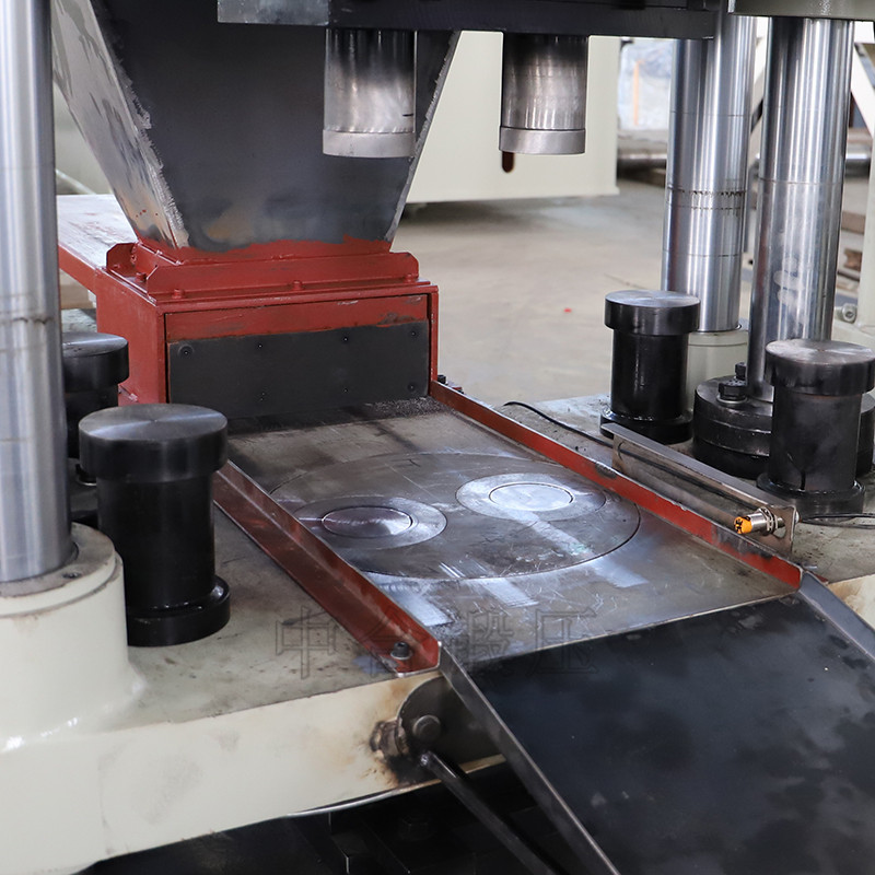 200噸金屬粉末成型液壓機(jī) 200噸金屬粉末成型液壓機(jī)