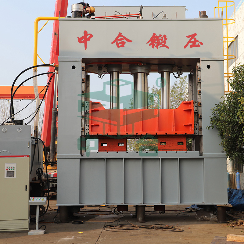 1000噸框架式液壓機(jī) 1000噸框架式液壓機(jī)