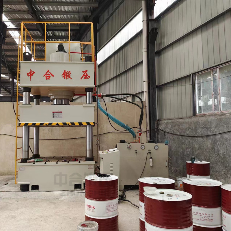 水塔蓋板成型設(shè)備_630噸油壓機_不銹鋼拉伸機(圖1) 水塔蓋板成型設(shè)備_630噸油壓機_不銹鋼拉伸機(圖1)