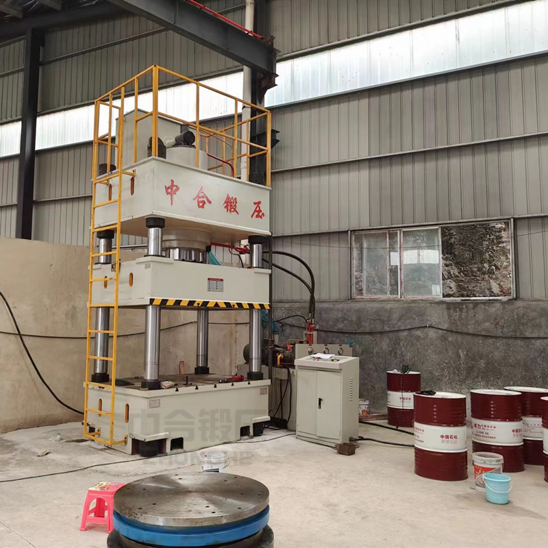 水塔蓋板成型設(shè)備_630噸油壓機_不銹鋼拉伸機(圖2) 水塔蓋板成型設(shè)備_630噸油壓機_不銹鋼拉伸機(圖2)