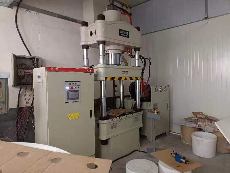 伺服液壓機_200噸四柱液壓機(圖3) 伺服液壓機_200噸四柱液壓機(圖3)