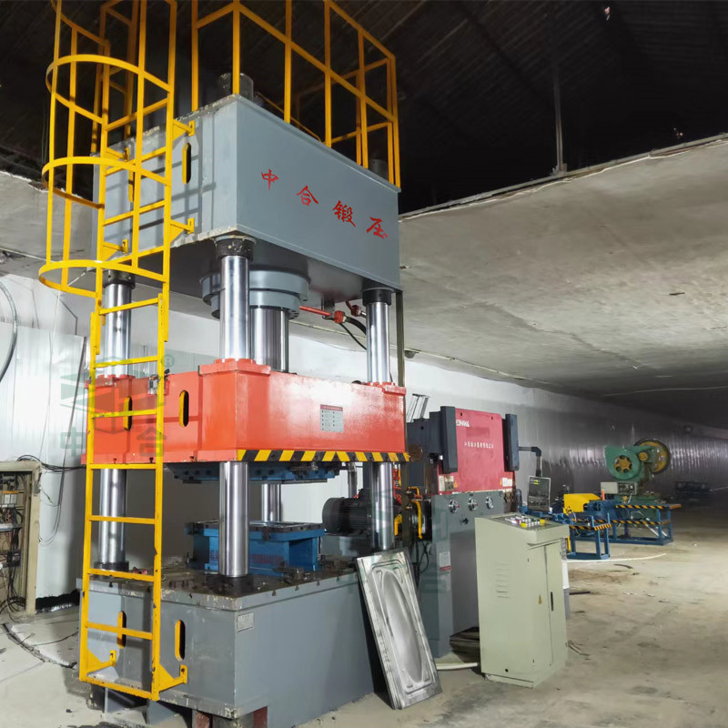 不銹鋼水箱板沖壓成型_630噸四柱液壓機(圖4) 不銹鋼水箱板沖壓成型_630噸四柱液壓機(圖4)