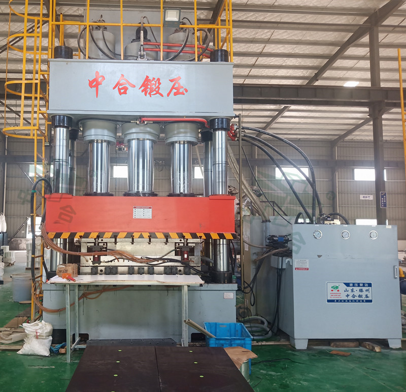 復合建筑模板生產設備_800噸液壓機_復合材料模壓成型(圖2) 復合建筑模板生產設備_800噸液壓機_復合材料模壓成型(圖2)