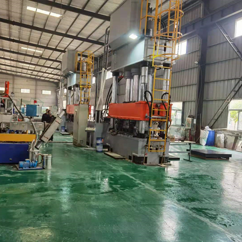 復合建筑模板生產設備_800噸液壓機_復合材料模壓成型(圖4) 復合建筑模板生產設備_800噸液壓機_復合材料模壓成型(圖4)