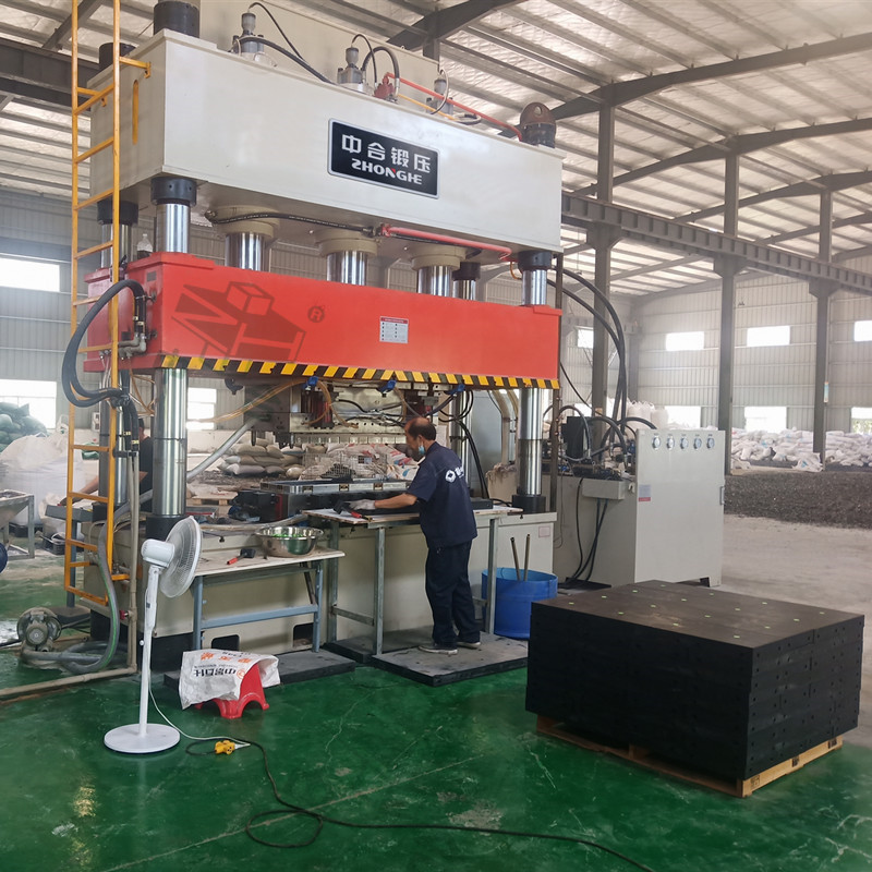 1000噸復合建筑模板成型液壓機_復合材料成型油壓機(圖2) 1000噸復合建筑模板成型液壓機_復合材料成型油壓機(圖2)