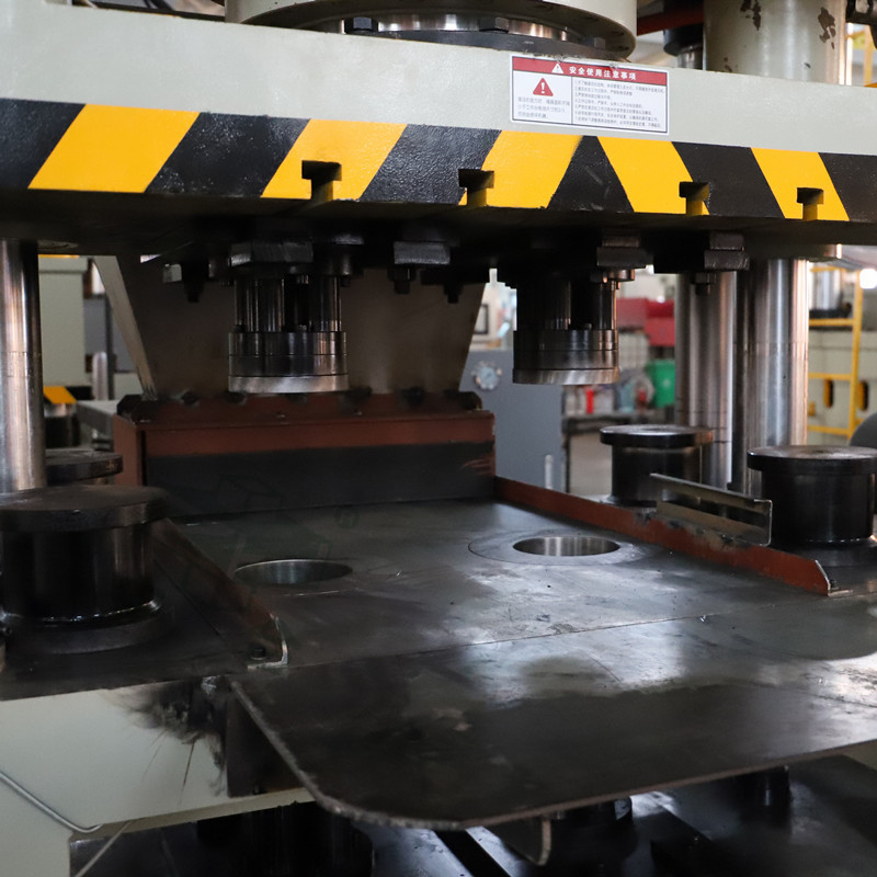 400噸鹽磚機(jī) 400噸鹽磚機(jī)