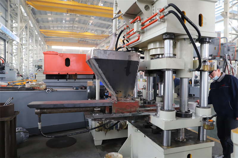 粉末成型設備_200噸四梁四柱液壓機_山東中合液壓機廠家定制(圖2) 粉末成型設備_200噸四梁四柱液壓機_山東中合液壓機廠家定制(圖2)