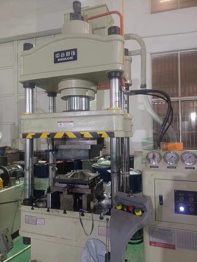 200噸汽車消音器成型液壓機(jī)_不銹鋼拉伸成型設(shè)備(圖2) 200噸汽車消音器成型液壓機(jī)_不銹鋼拉伸成型設(shè)備(圖2)