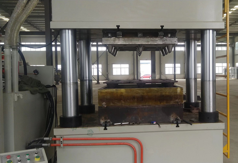 800噸模壓托盤(pán)成型液壓機(jī)-環(huán)保塑料模壓托盤(pán)生產(chǎn)工藝(圖4) 800噸模壓托盤(pán)成型液壓機(jī)-環(huán)保塑料模壓托盤(pán)生產(chǎn)工藝(圖4)