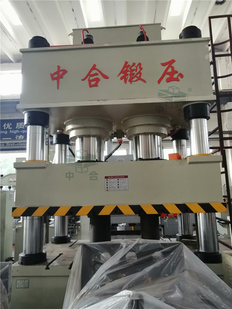 1000噸石墨烯薄膜熱壓設(shè)備-1000t四柱油壓機(jī)(圖2) 1000噸石墨烯薄膜熱壓設(shè)備-1000t四柱油壓機(jī)(圖2)