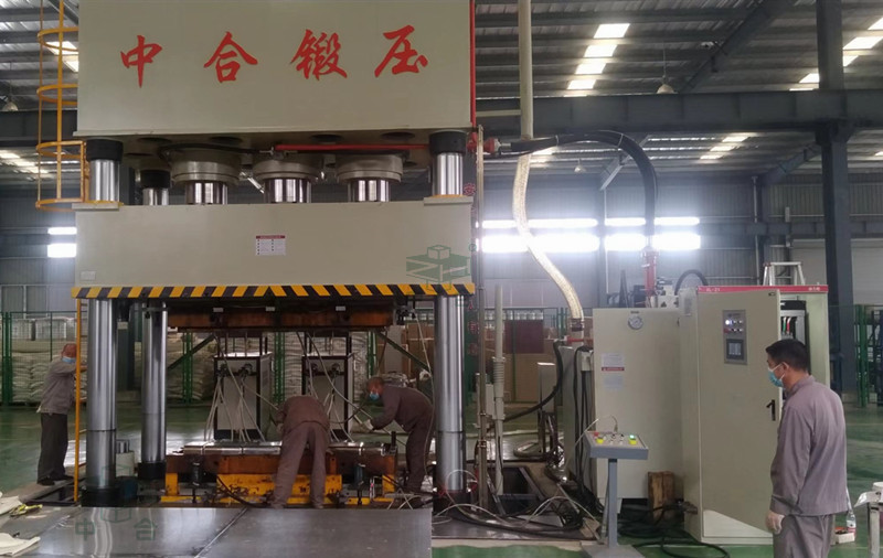 1500噸玻璃鋼模壓液壓機現場 1500噸玻璃鋼模壓液壓機現場