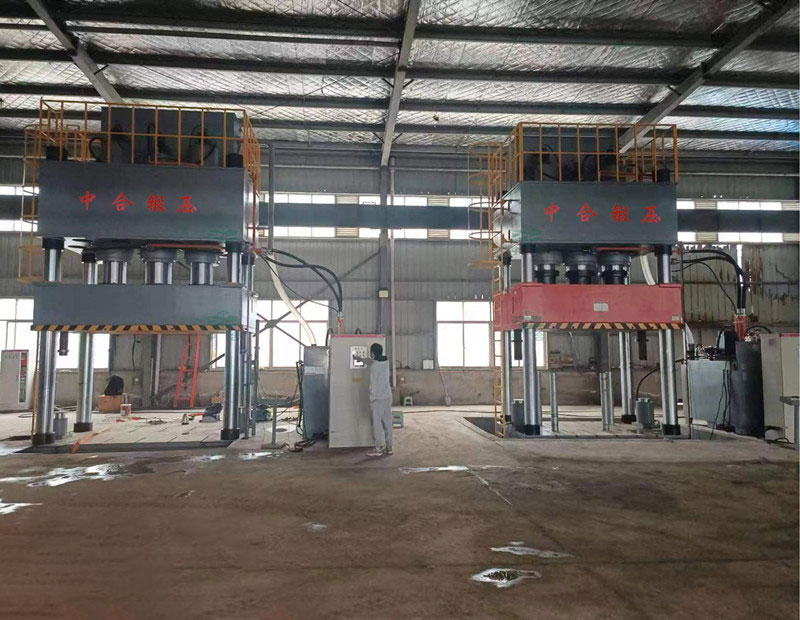 1500噸汽車覆蓋件成型液壓機 1500噸汽車覆蓋件成型液壓機