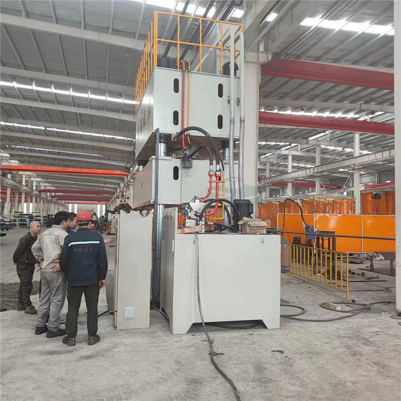 1000噸汽車零部件拉伸成型液壓機客戶現(xiàn)場調(diào)試(圖2) 1000噸汽車零部件拉伸成型液壓機客戶現(xiàn)場調(diào)試(圖2)