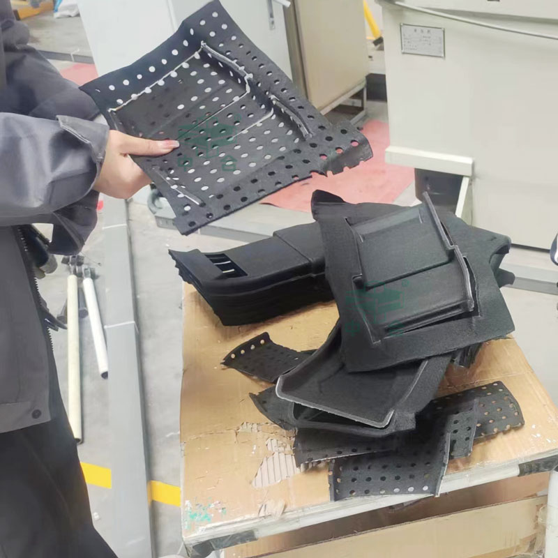 熱壓汽車內(nèi)飾件成型液壓機(jī)-315噸四柱液壓機(jī) 熱壓汽車內(nèi)飾件成型液壓機(jī)-315噸四柱液壓機(jī)