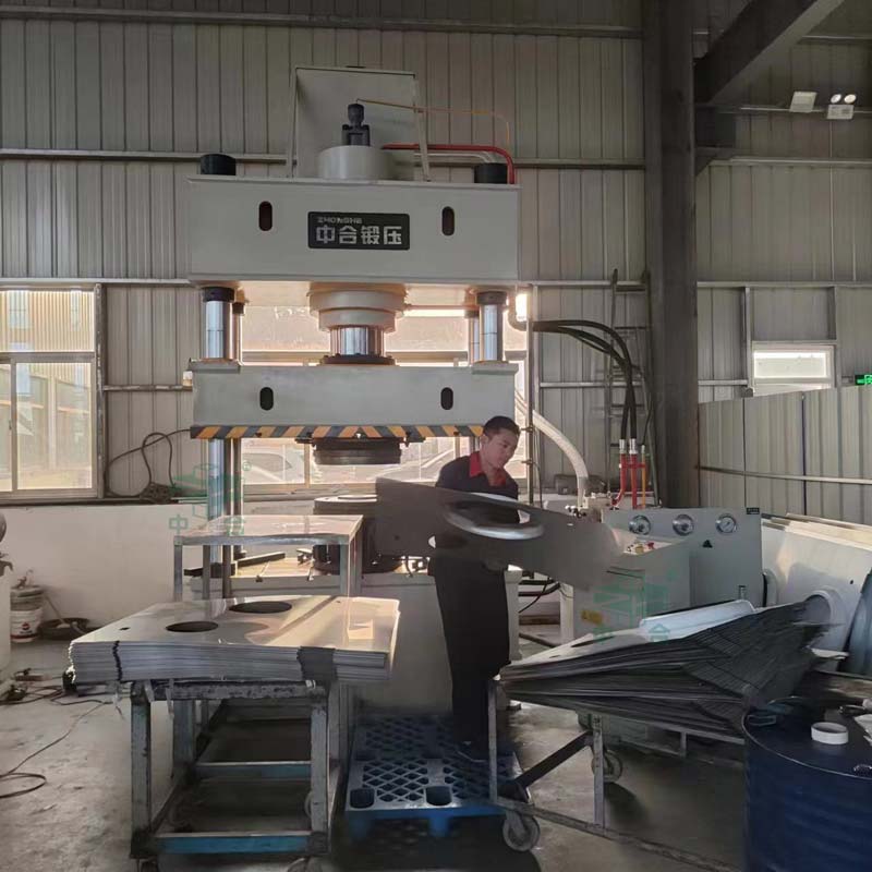 不銹鋼燃?xì)庠钆_(tái)液壓機(jī)-315噸四柱液壓機(jī)-薄板拉伸機(jī)(圖3) 不銹鋼燃?xì)庠钆_(tái)液壓機(jī)-315噸四柱液壓機(jī)-薄板拉伸機(jī)(圖3)