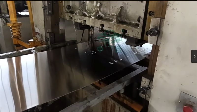 630噸地溝蓋板成型液壓機-不銹鋼地溝蓋板生產線(圖3) 630噸地溝蓋板成型液壓機-不銹鋼地溝蓋板生產線(圖3)