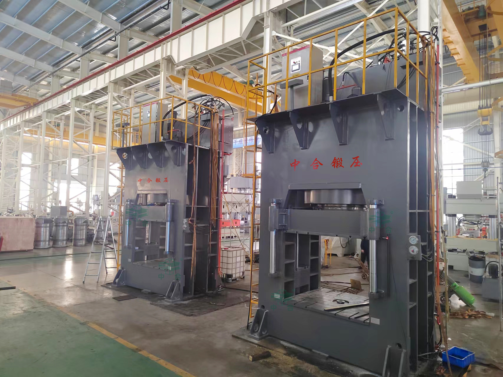 1800噸木屑托盤成型液壓機 1800噸木屑托盤成型液壓機