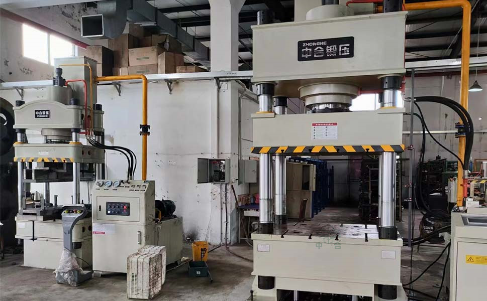 200噸金屬冷壓折彎液壓機 200噸金屬冷壓折彎液壓機