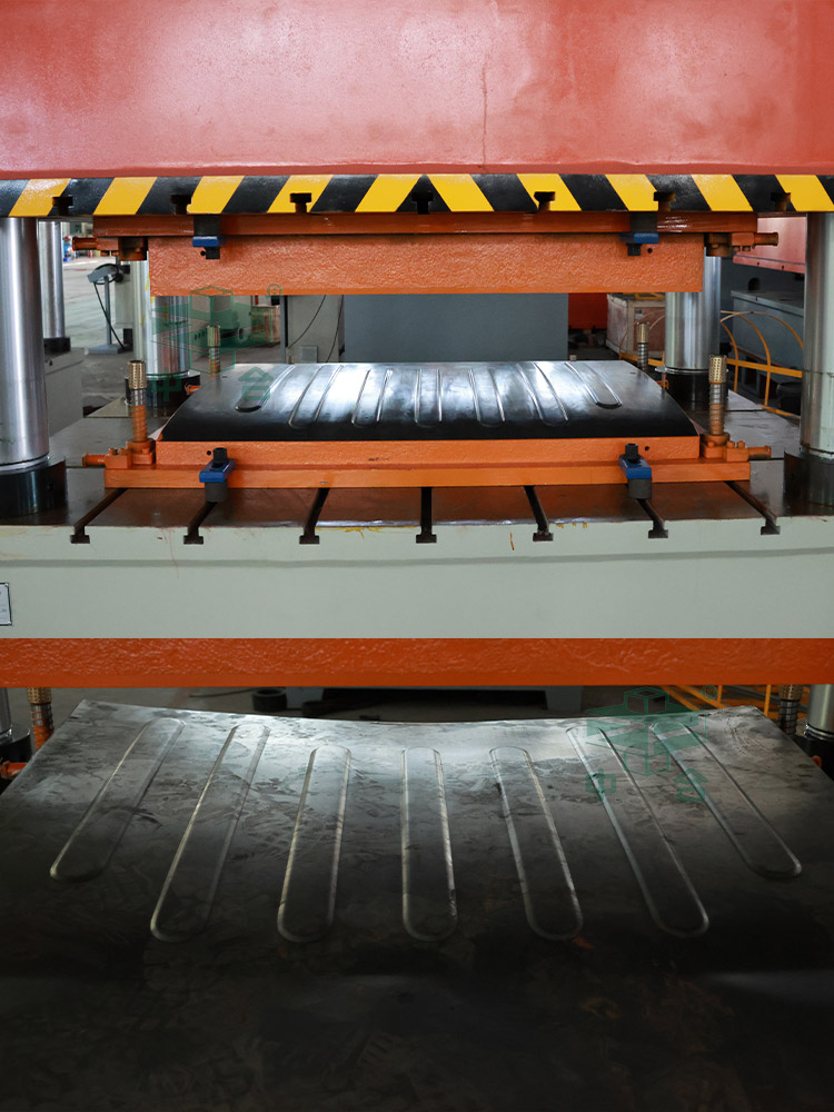 模具及沖壓件 模具及沖壓件