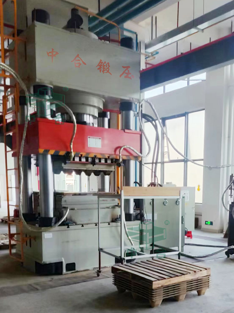 1000噸木屑托盤成型液壓機客戶車間 1000噸木屑托盤成型液壓機客戶車間